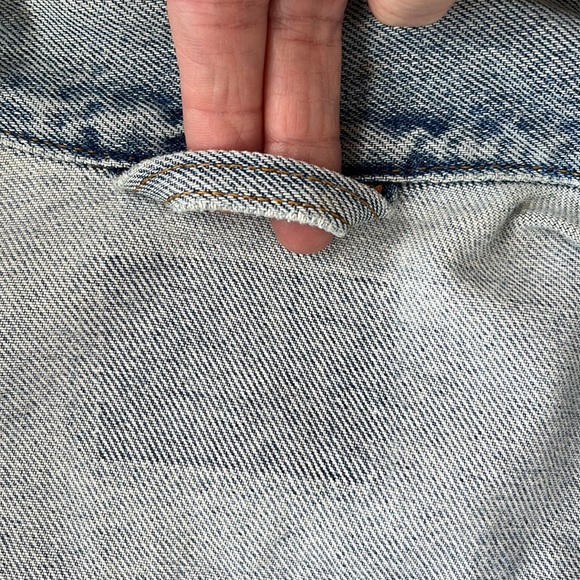 Vintage Levi’s Women’s 4 Pockets Faded Trucker Jean Jacket - Picture 5 of 15